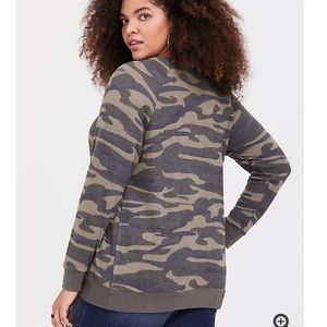 ✨NWT✨ Torrid Brushed Knit Camo Sweatshirt